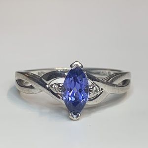 10k white gold diamonds and lilac sapphire ring